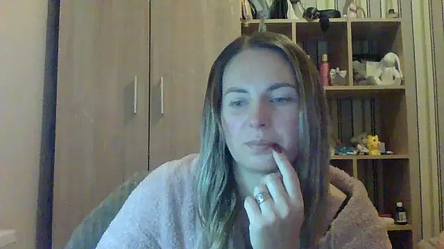 VikiLove765 online show from 31, 1, 2026