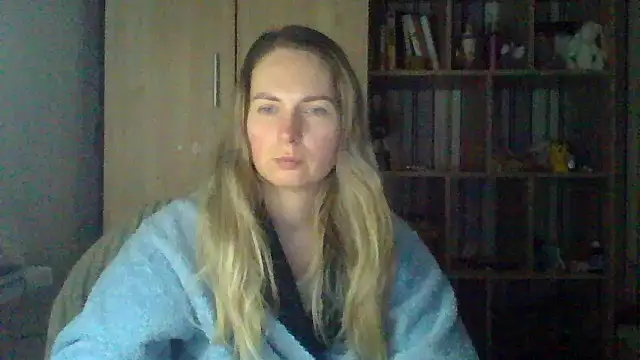 VikiLove765 online show from 25, 2, 2026