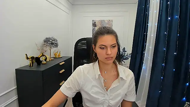 Snapshot of LeslieSvilti chatting on 11, 1, 2026 LeslieSvilti online show from 11, 1, 2026