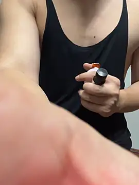 hunkybabyboi online show from 8, 4, 2026