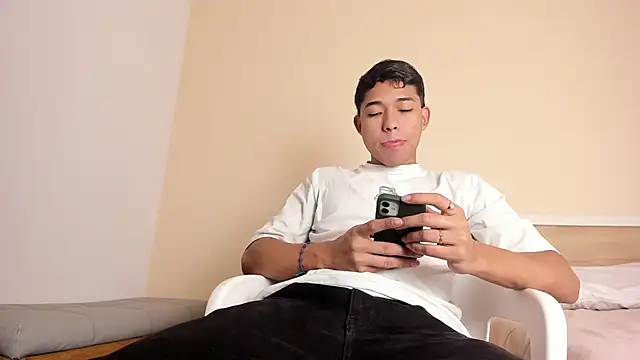 Snapshot of AustinTowers chatting on 12, 1, 2026 AustinTowers online show from 12, 1, 2026