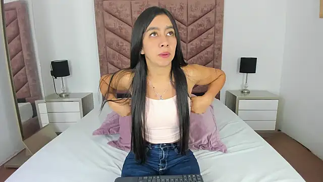 Zara Cardona online show from 12, 1, 2026