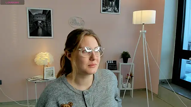 MaragretHathway online show from 11, 1, 2026