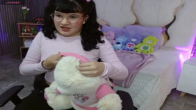 Snapshot of LUAR_TAY chatting on 27, 3, 2026 LUAR TAY online show from 27, 3, 2026