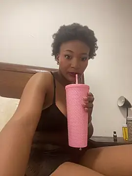 Snapshot of MOONSTONE2020 chatting on 12, 1, 2026 MOONSTONE2020 online show from 12, 1, 2026