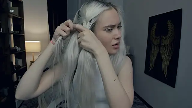 KristalCrowner online show from 4, 2, 2026