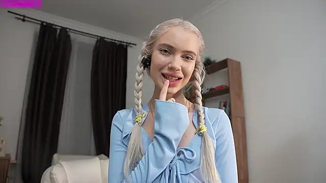 KristalCrowner online show from 5, 4, 2026