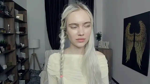 KristalCrowner online show from 9, 2, 2026