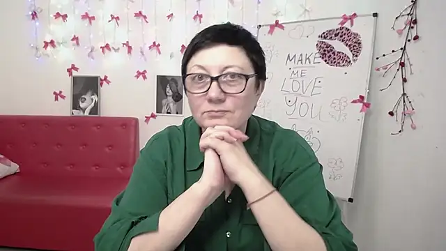 Snapshot of EmilyL0ve chatting on 1, 3, 2026 EmilyL0ve online show from 1, 3, 2026