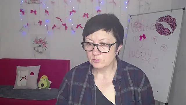 EmilyL0ve online show from 5, 5, 2026