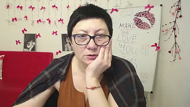 Snapshot of EmilyL0ve chatting on 26, 2, 2026 EmilyL0ve online show from 26, 2, 2026