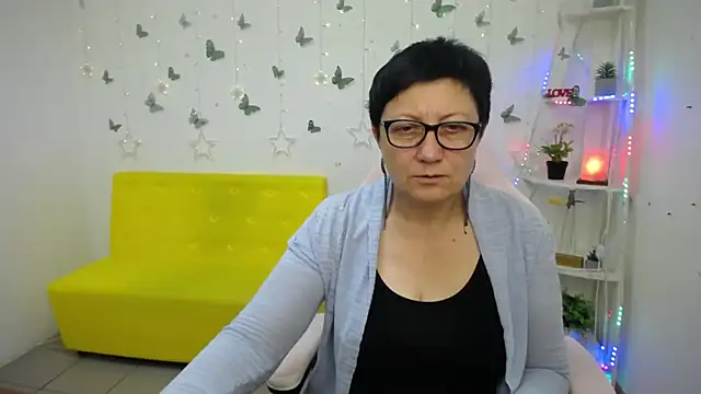 EmilyL0ve online show from 28, 5, 2026