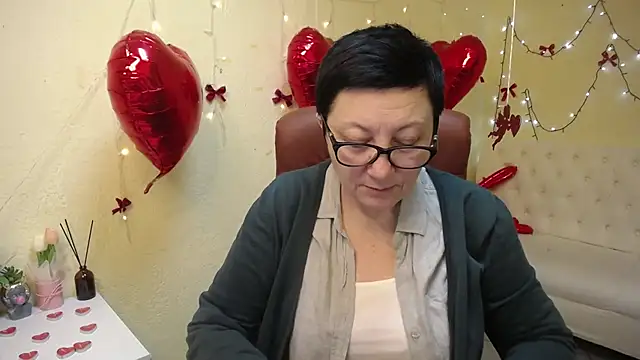 Snapshot of EmilyL0ve chatting on 5, 2, 2026 EmilyL0ve online show from 5, 2, 2026