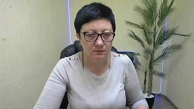 EmilyL0ve online show from 30, 5, 2026