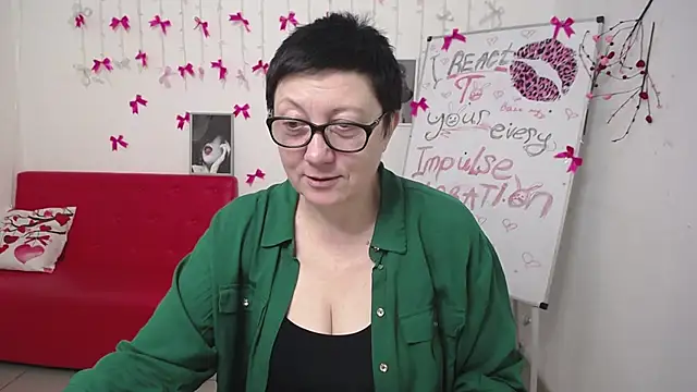 EmilyL0ve online show from 16, 3, 2026