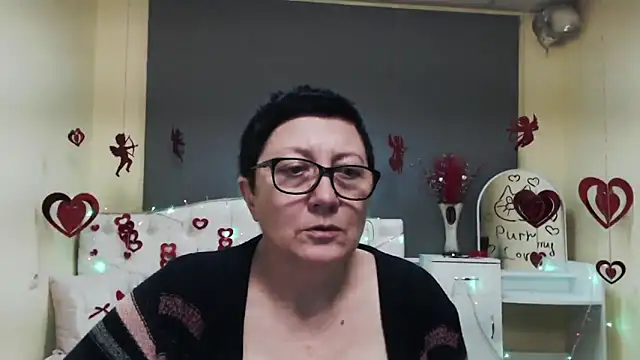 Snapshot of EmilyL0ve chatting on 8, 2, 2026 EmilyL0ve online show from 8, 2, 2026