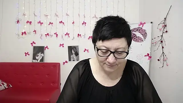 Snapshot of EmilyL0ve chatting on 22, 2, 2026 EmilyL0ve online show from 22, 2, 2026