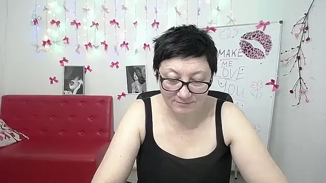 Snapshot of EmilyL0ve chatting on 23, 2, 2026 EmilyL0ve online show from 23, 2, 2026