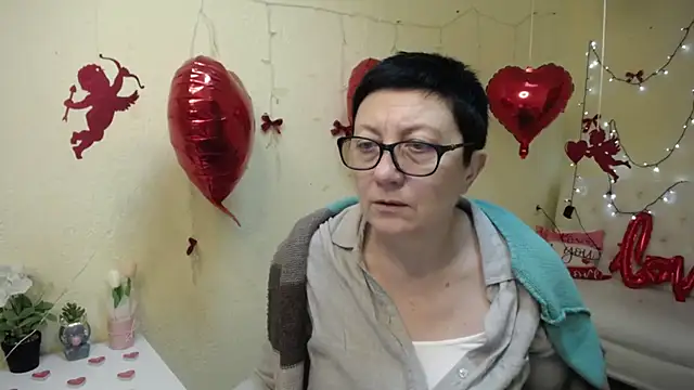 Snapshot of EmilyL0ve chatting on 3, 2, 2026 EmilyL0ve online show from 3, 2, 2026