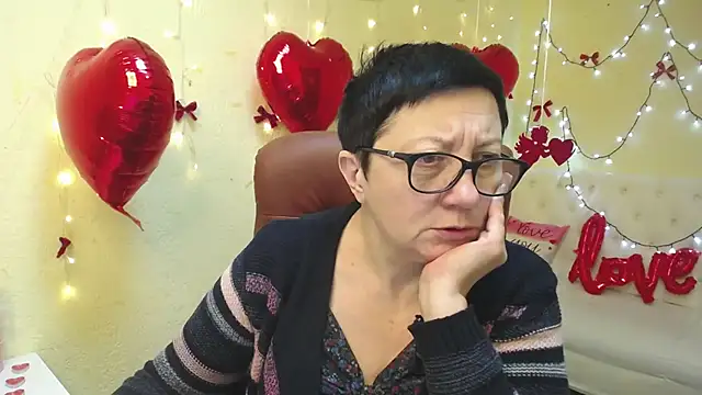 Snapshot of EmilyL0ve chatting on 6, 2, 2026 EmilyL0ve online show from 6, 2, 2026