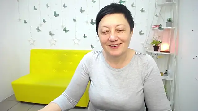 EmilyL0ve online show from 15, 5, 2026