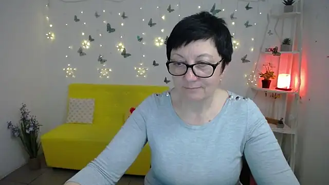 EmilyL0ve online show from 16, 4, 2026