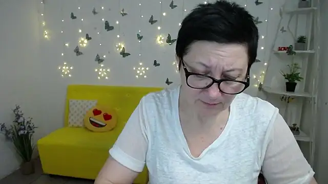 EmilyL0ve online show from 8, 3, 2026