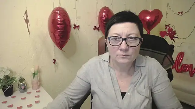 Snapshot of EmilyL0ve chatting on 2, 2, 2026 EmilyL0ve online show from 2, 2, 2026