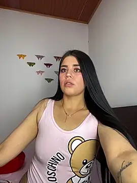 sophyy white online show from 28, 4, 2026