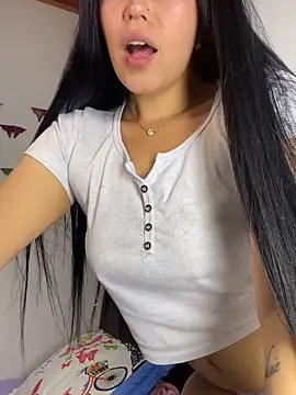 sophyy white online show from 9, 4, 2026