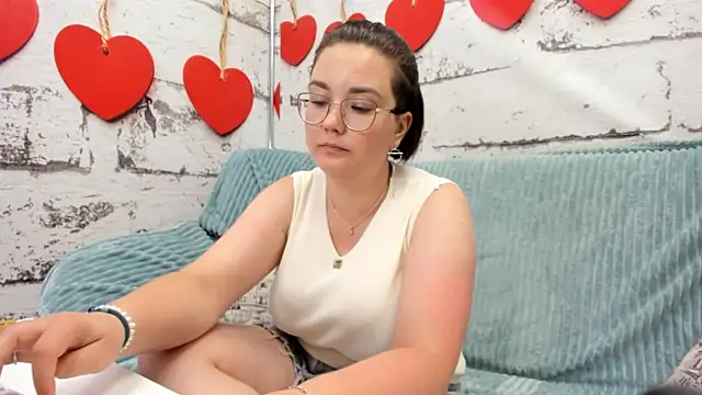 Snapshot of Sweetie_Rozzy chatting on 5, 6, 2026 Sweetie Rozzy online show from 5, 6, 2026
