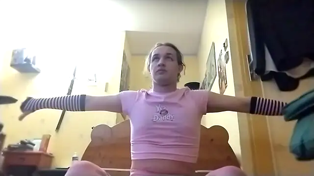 julialafemboy59 online show from 12, 1, 2026