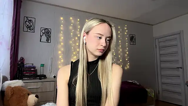 LatashiaOrcutt online show from 6, 1, 2026