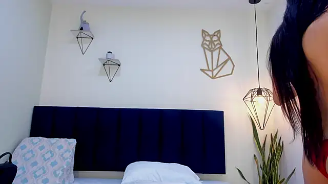 mayaevansmg online show from 13, 5, 2026