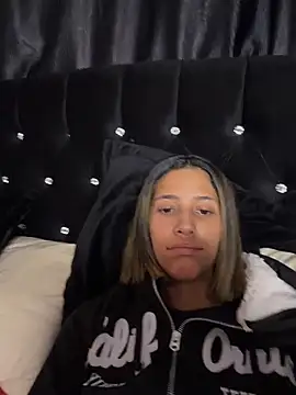vicky bass  online show from 10, 6, 2026
