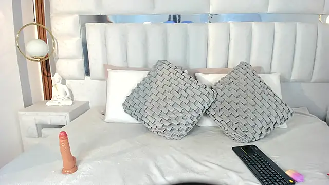 iim Cloe online show from 6, 3, 2026