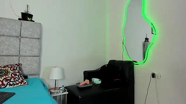 hazel slim online show from 5, 1, 2026