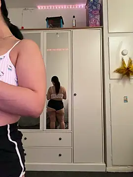 Marisa ass online show from 26, 3, 2026