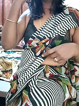 Snapshot of Meena_Meenakshi chatting on 2, 3, 2026 Meena Meenakshi online show from 2, 3, 2026