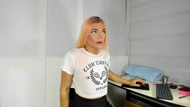 Snapshot of Sue_blue chatting on 24, 2, 2026 Sue blue online show from 24, 2, 2026