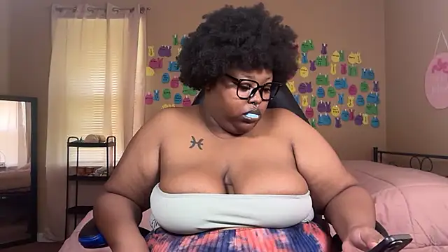 Chocolatebunnyxx96 online show from 10, 7, 2026