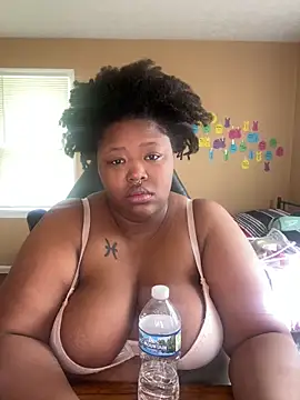 Chocolatebunnyxx96 online show from 6, 5, 2026