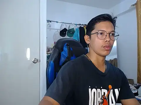 holly oreo online show from 17, 6, 2026