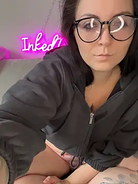 InkedCurly L online show from 1, 2, 2026