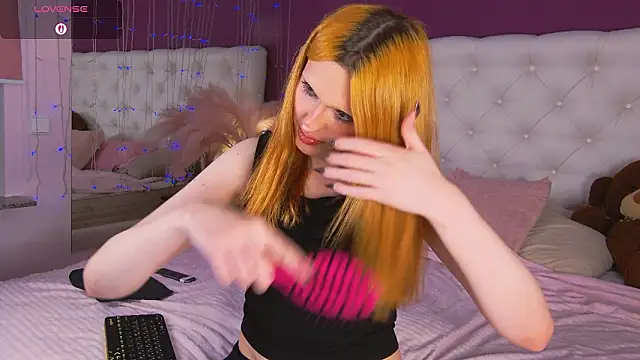 LunaBl1ss online show from 28, 3, 2026