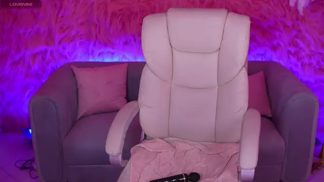 AlexaFleur online show from 11, 4, 2026