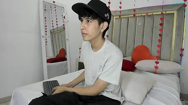 julian xx online show from 18, 2, 2026