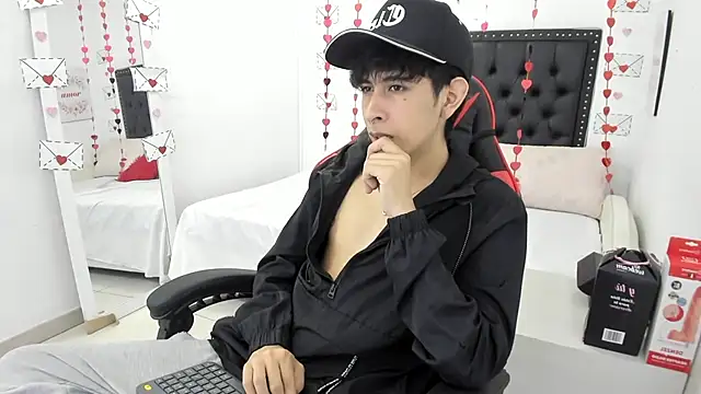 julian xx online show from 24, 2, 2026