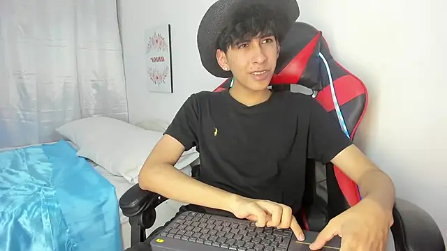 julian xx online show from 28, 4, 2026