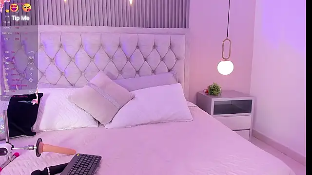 Snapshot of Mia_dolls18 chatting on 25, 2, 2026 Mia dolls18 online show from 25, 2, 2026